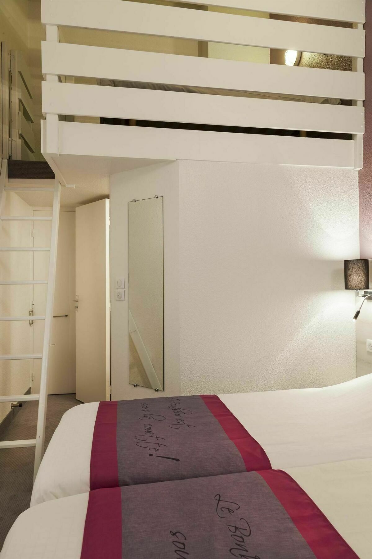 Kyriad Lille Est - Villeneuve D'Ascq Zewnętrze zdjęcie